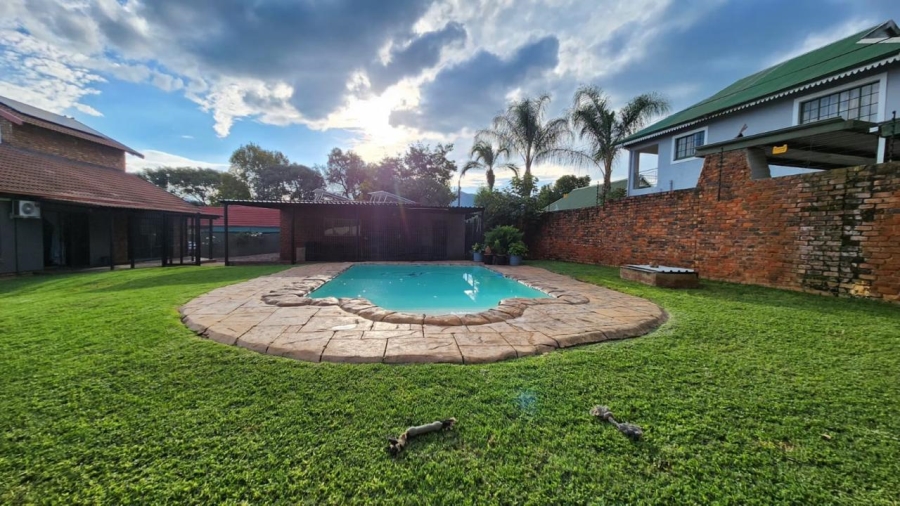 4 Bedroom Property for Sale in Melodie North West